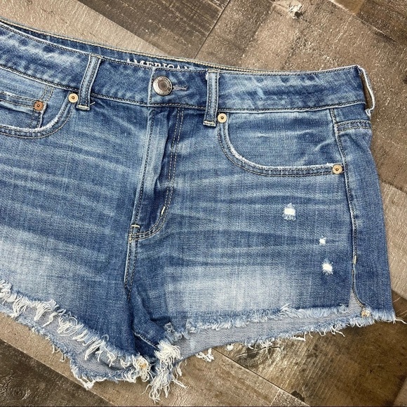 American Eagle Distressed Tomgirl Shortie size 6 - Picture 3 of 14